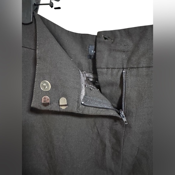 The Limited Black Pencil Skirt – Size 6 – Workwear - Picture 3 of 4